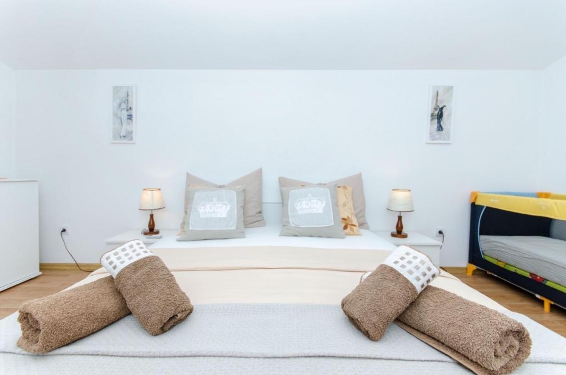 Dalmatian Village Charm - Spacious Villa With Pool Near Trogir Primorski Dolac Экстерьер фото